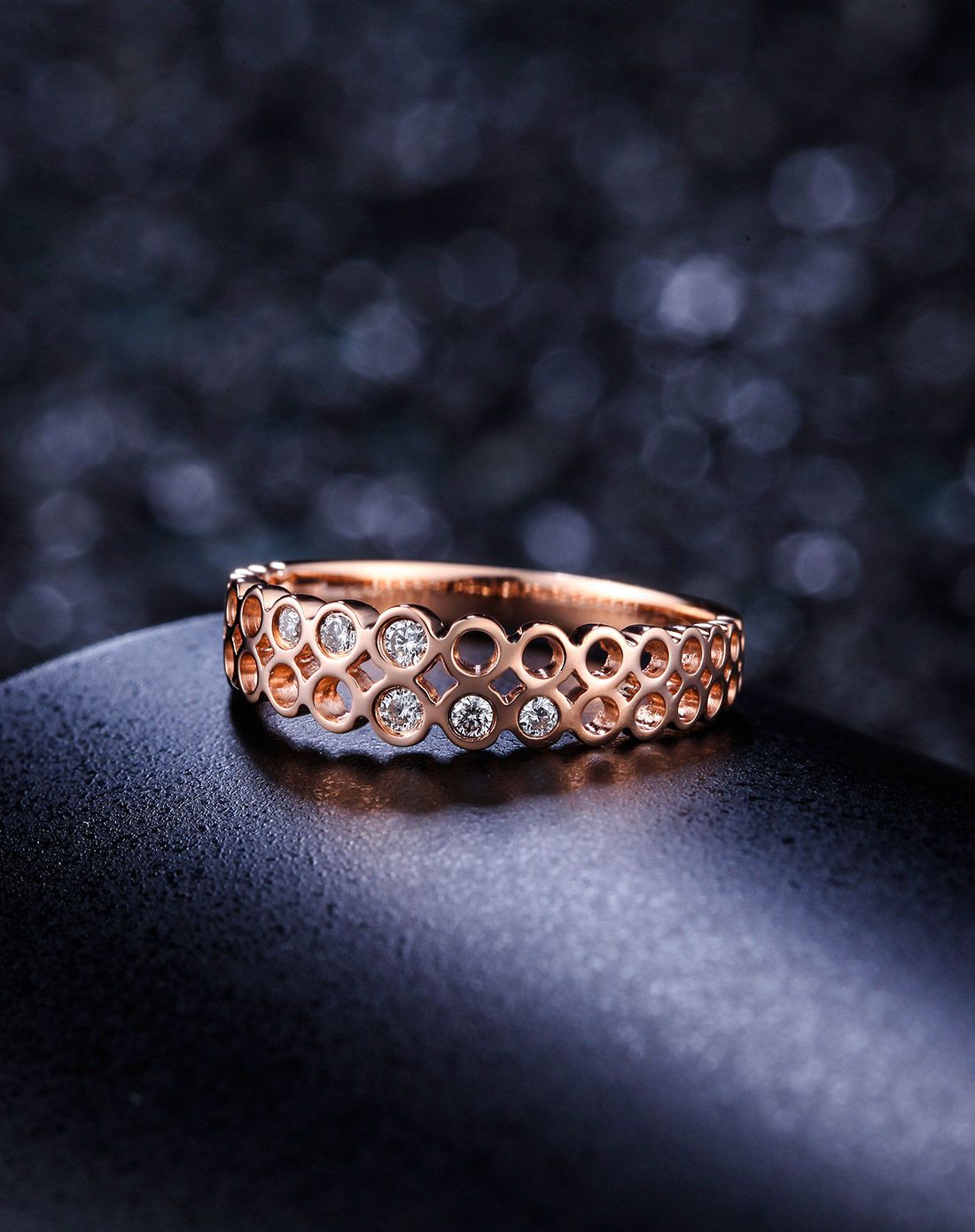 周六福 玫瑰18k金创意情侣钻戒