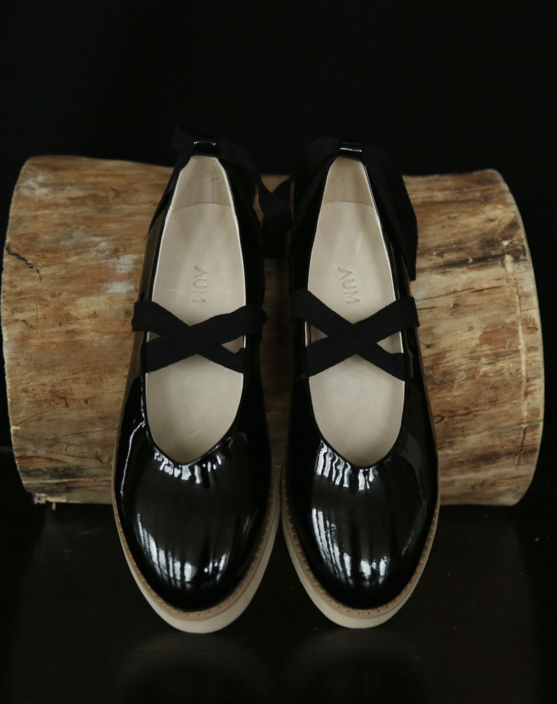 黑色系带漆皮牛皮平底娃娃鞋