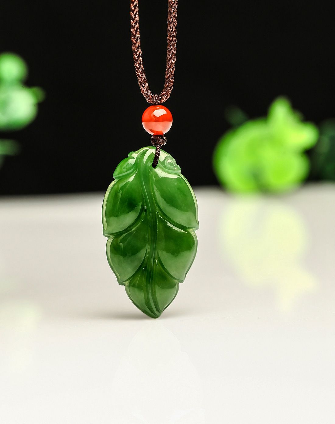 东方翡翠珠宝专场油润菠菜绿无黑点树叶天然碧玉挂件(附鉴定证书)df