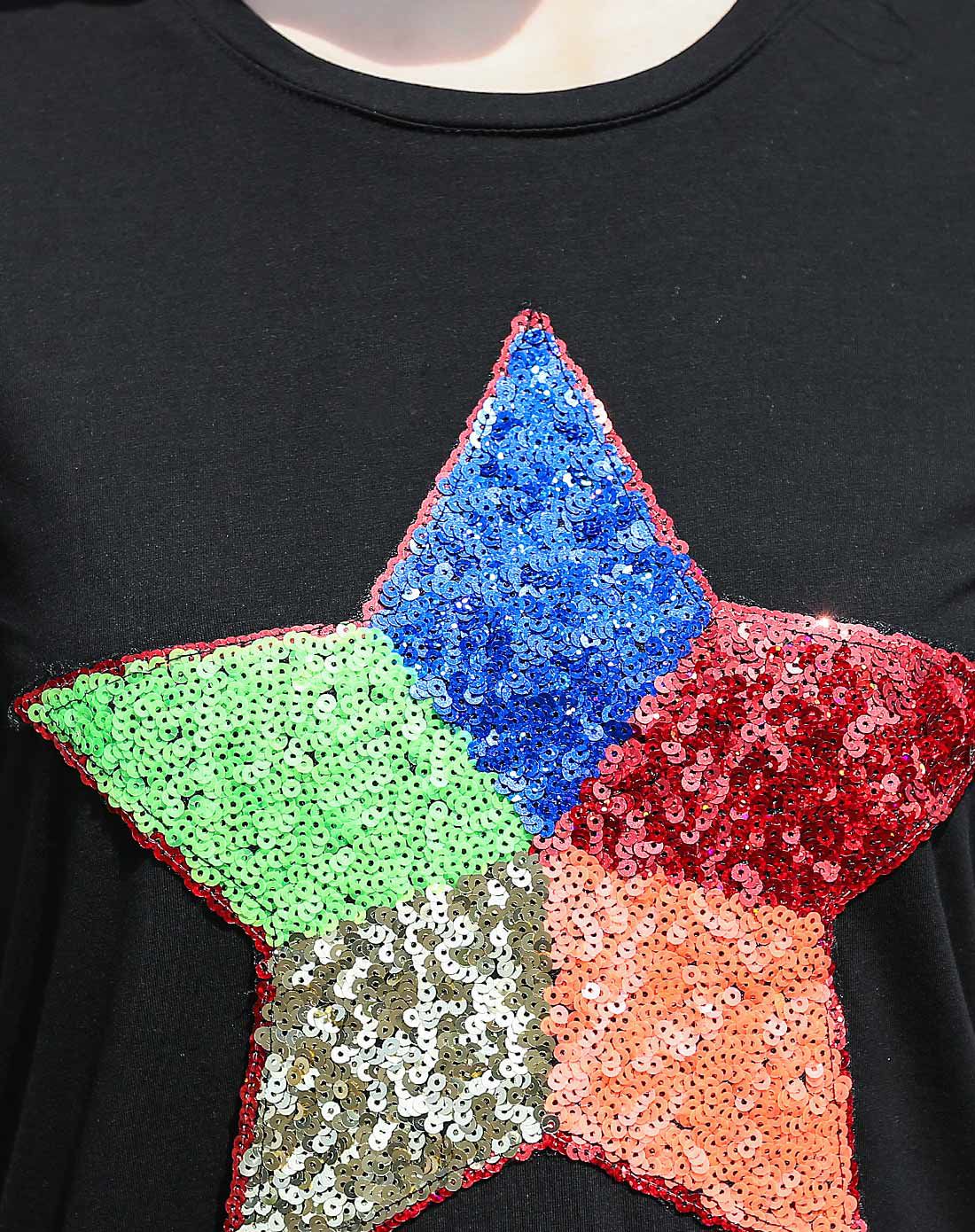 黑色彩色五角星亮片图案单侧开叉连衣裙