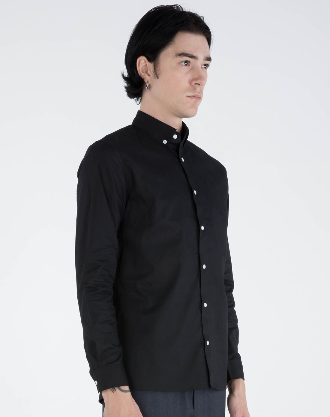 男式黑色纽扣领衬衫