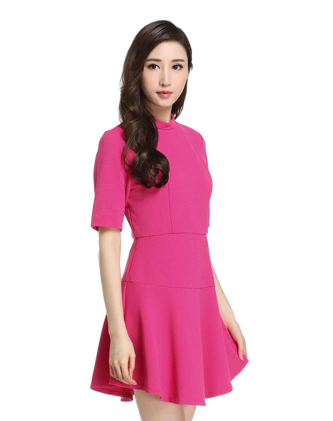 玫红色俏丽修身连衣裙