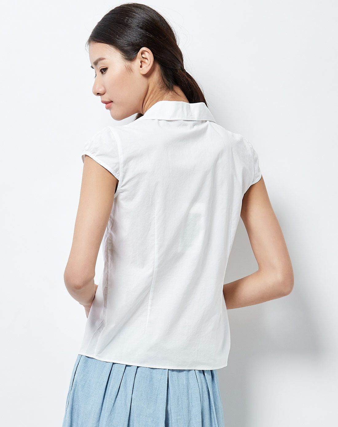 燕子领无袖衬衫