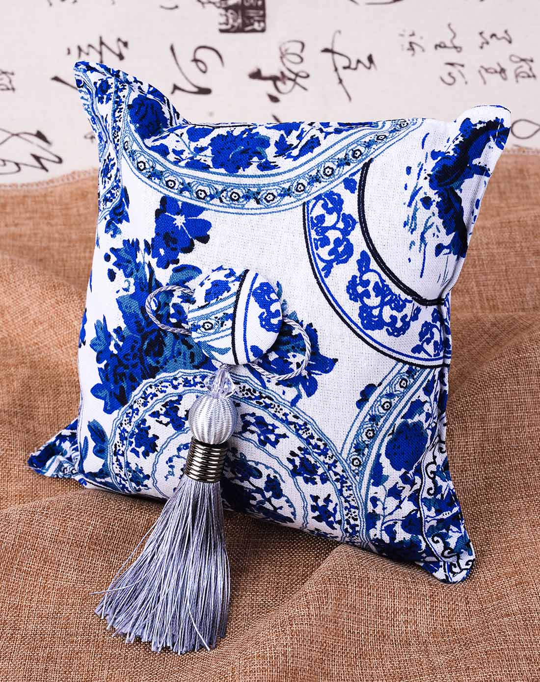 带穗青花瓷炭包(蓝色)