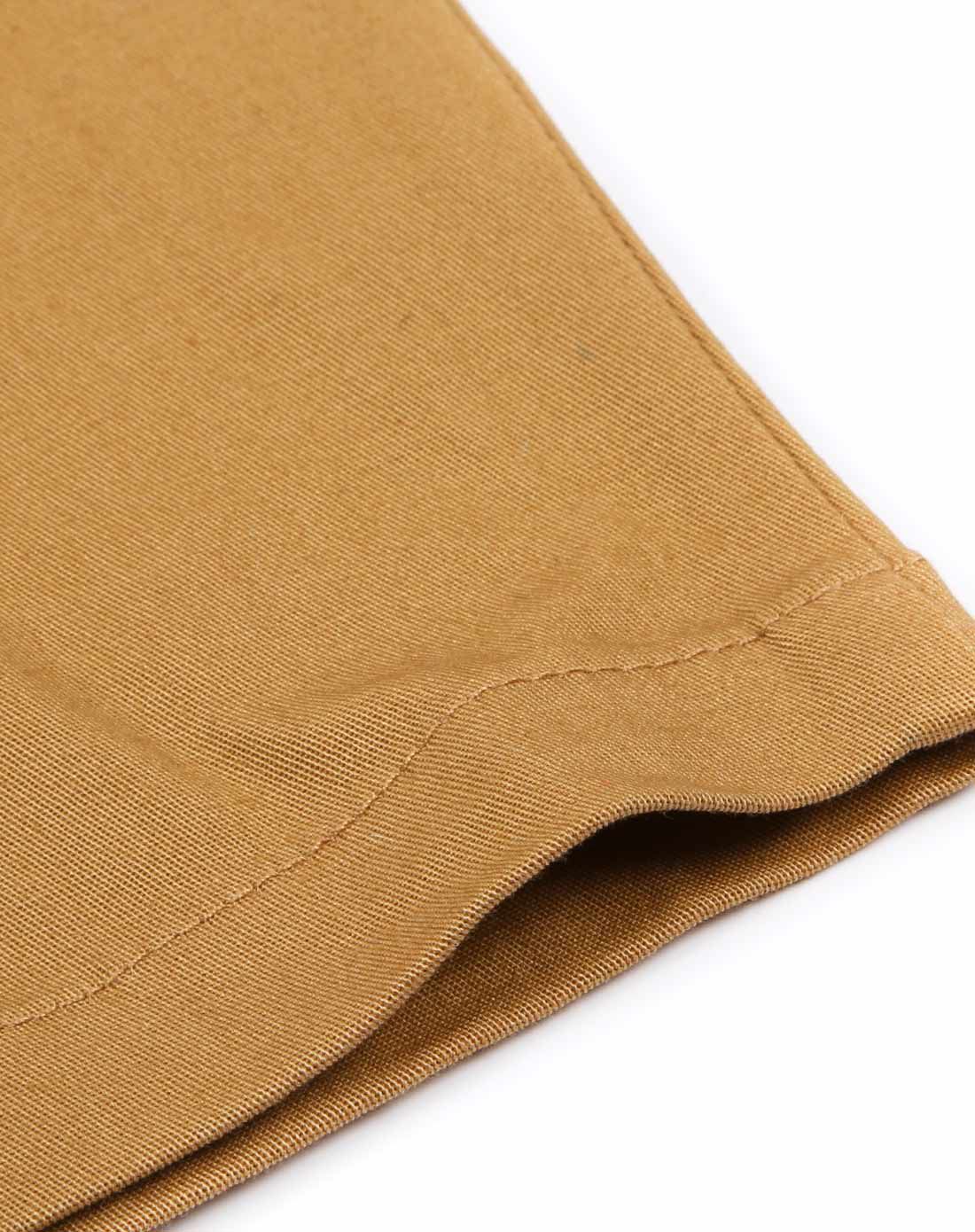 男童卡其色中裤