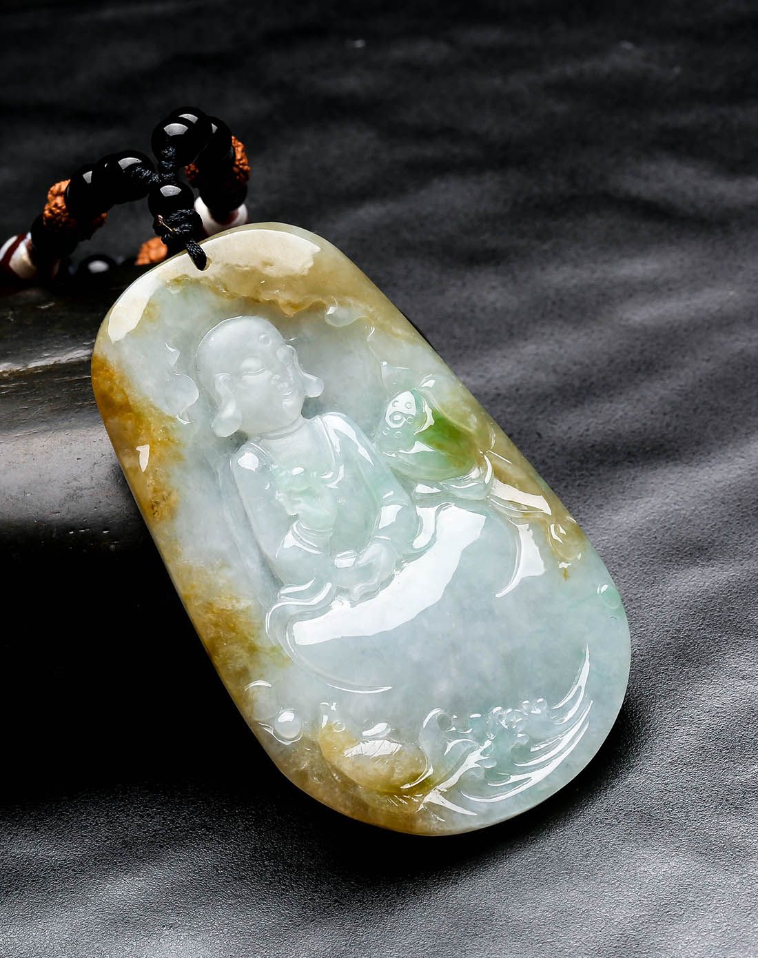 冰糯水润俏底天然a货翡翠佛牌