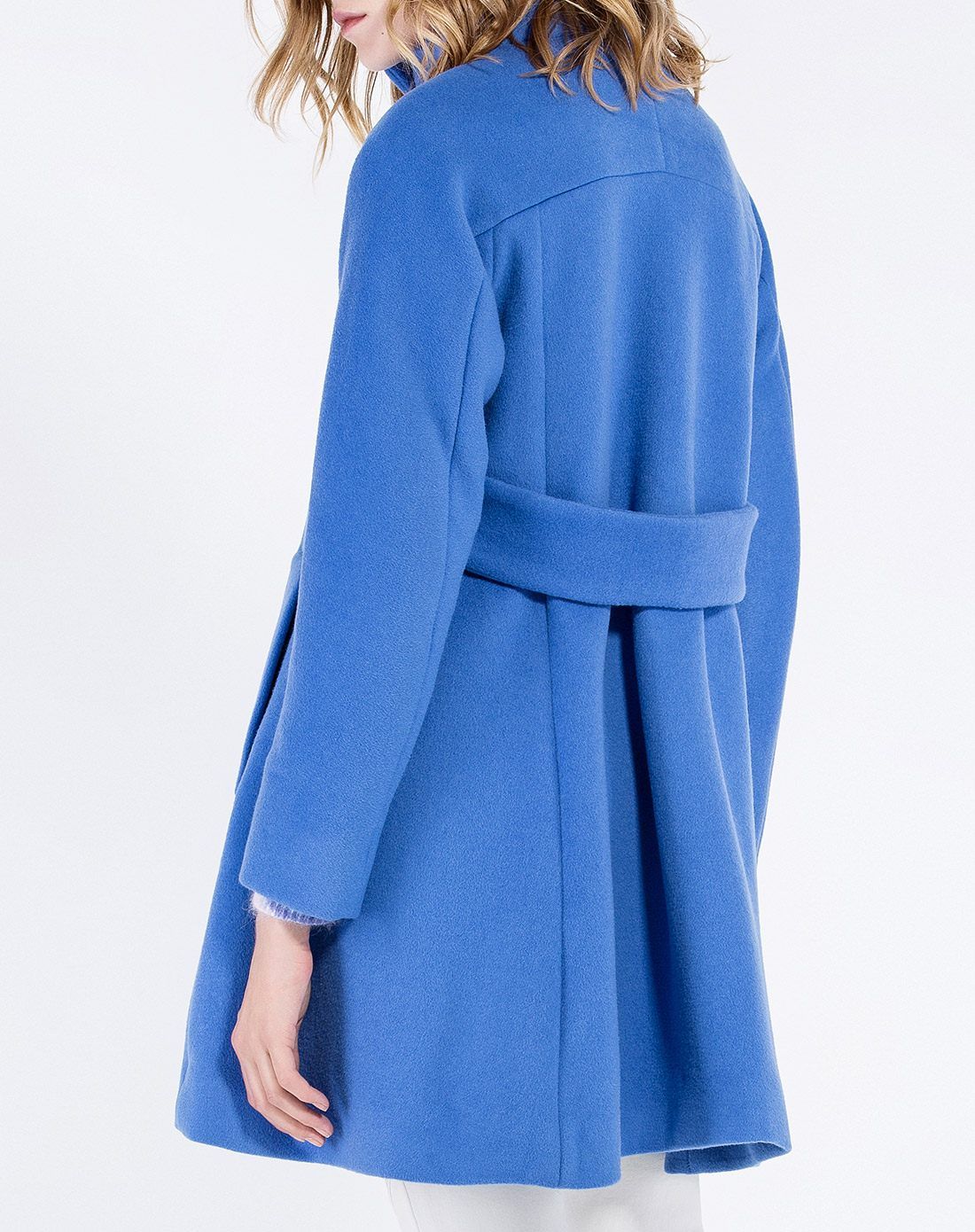 天蓝色优雅丽人长袖大衣