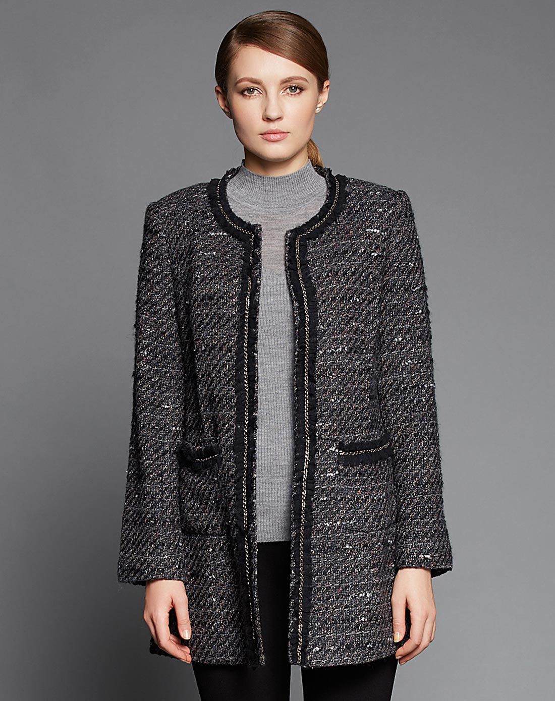 黑色粗花呢中长款香奈儿大衣