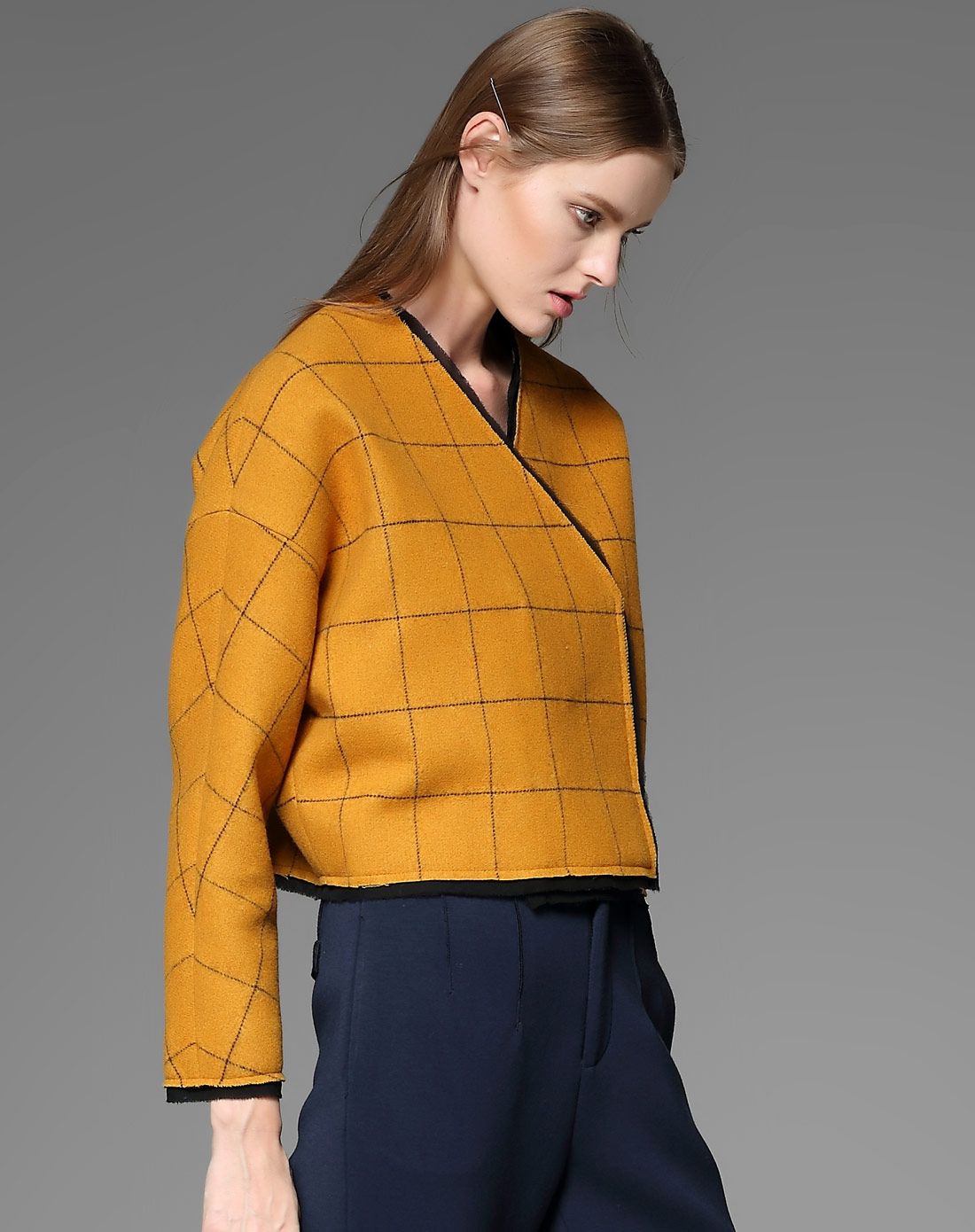 土黄色别致斜开襟格纹长袖毛呢外套