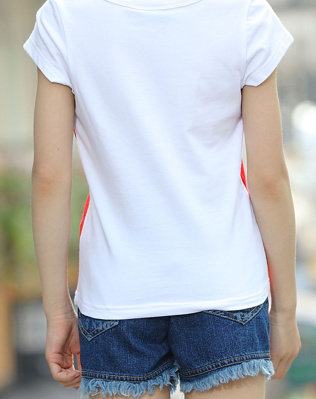 女童白色圆领衫