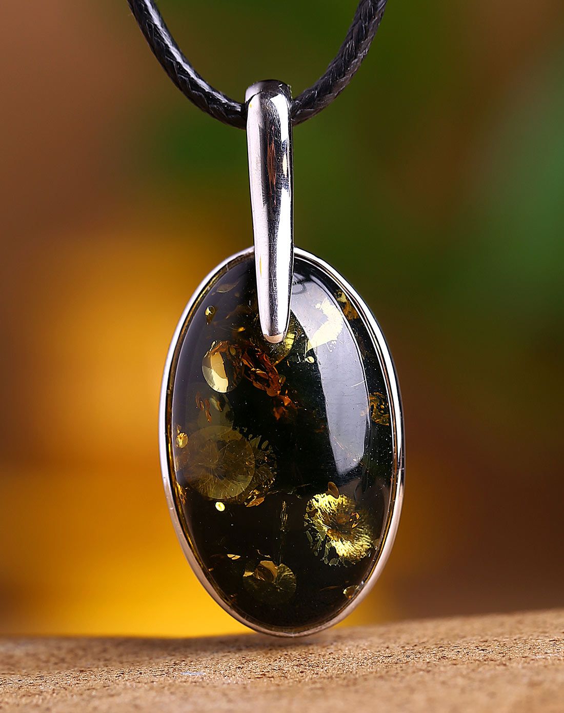 瑞气盈门绿花珀吊坠附证书(含链子)