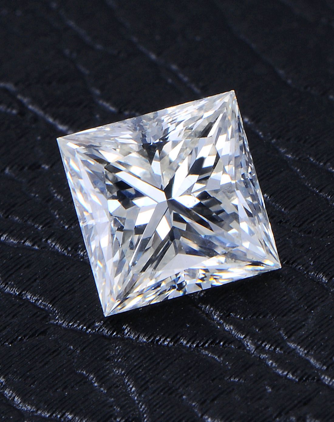 新品限量抢购40分ij色方形裸钻