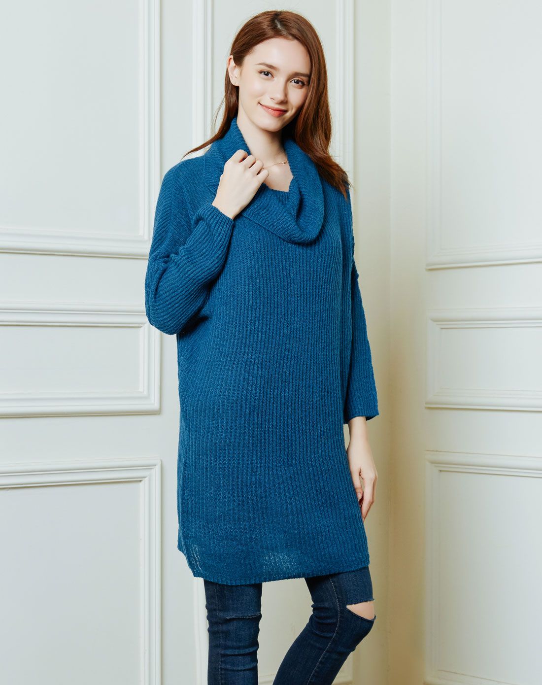 灰蓝色时尚宽松大翻领中长款毛衣