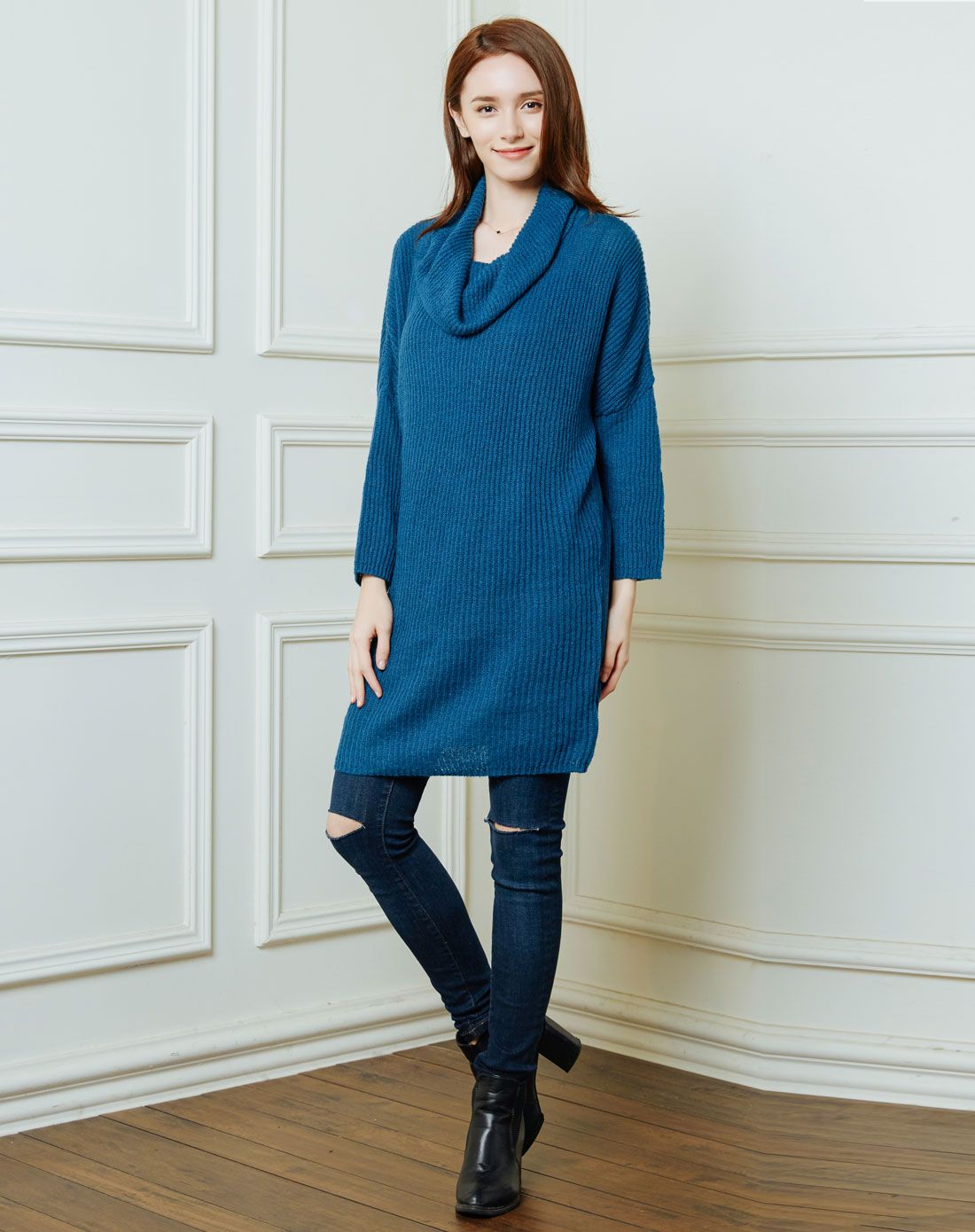 灰蓝色时尚宽松大翻领中长款毛衣