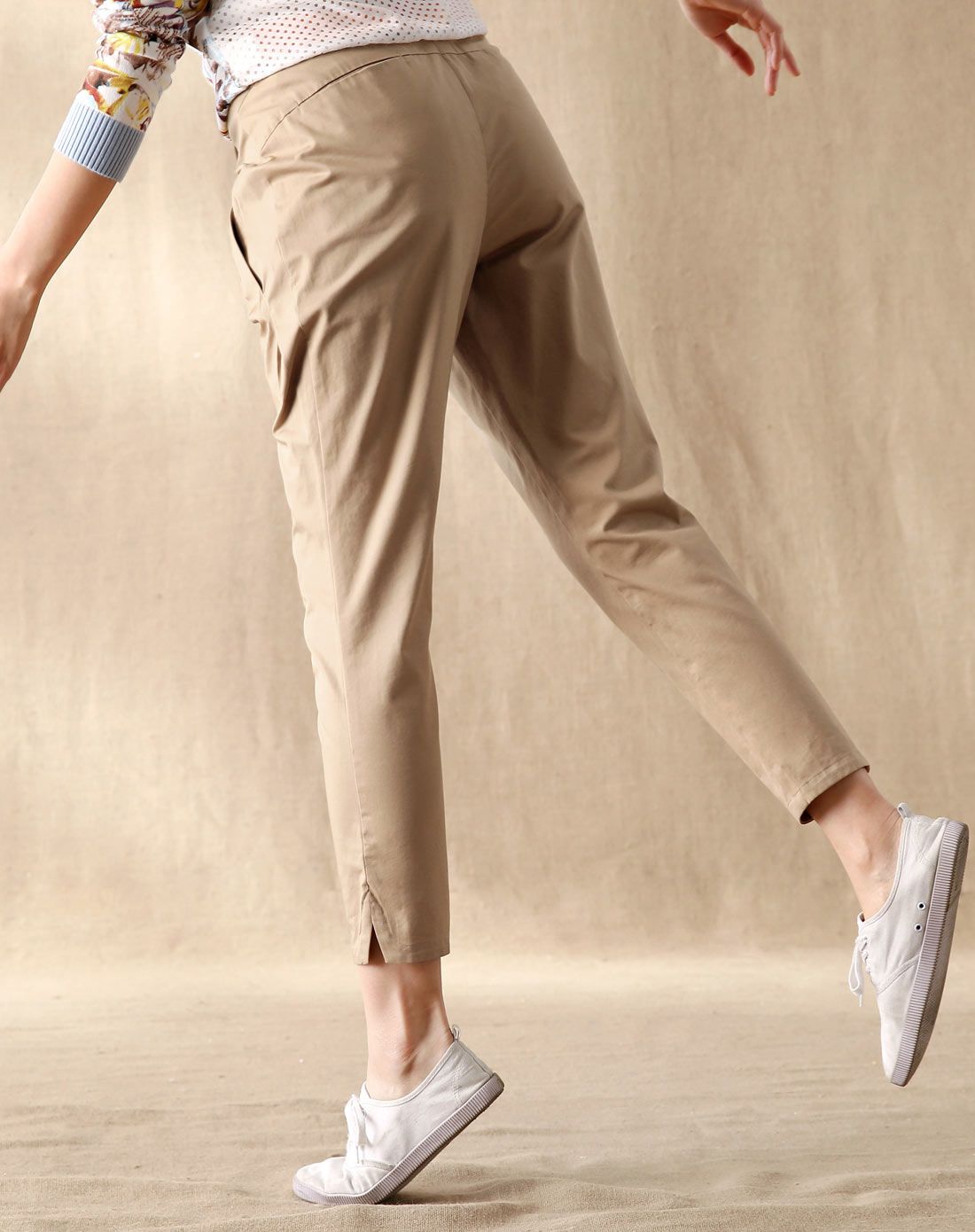浅卡其文艺小脚休闲裤