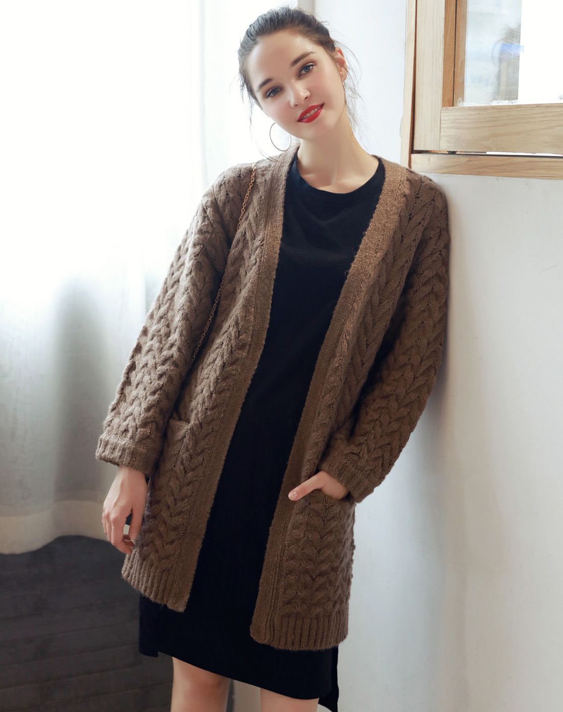 咖啡色编织复古毛衣