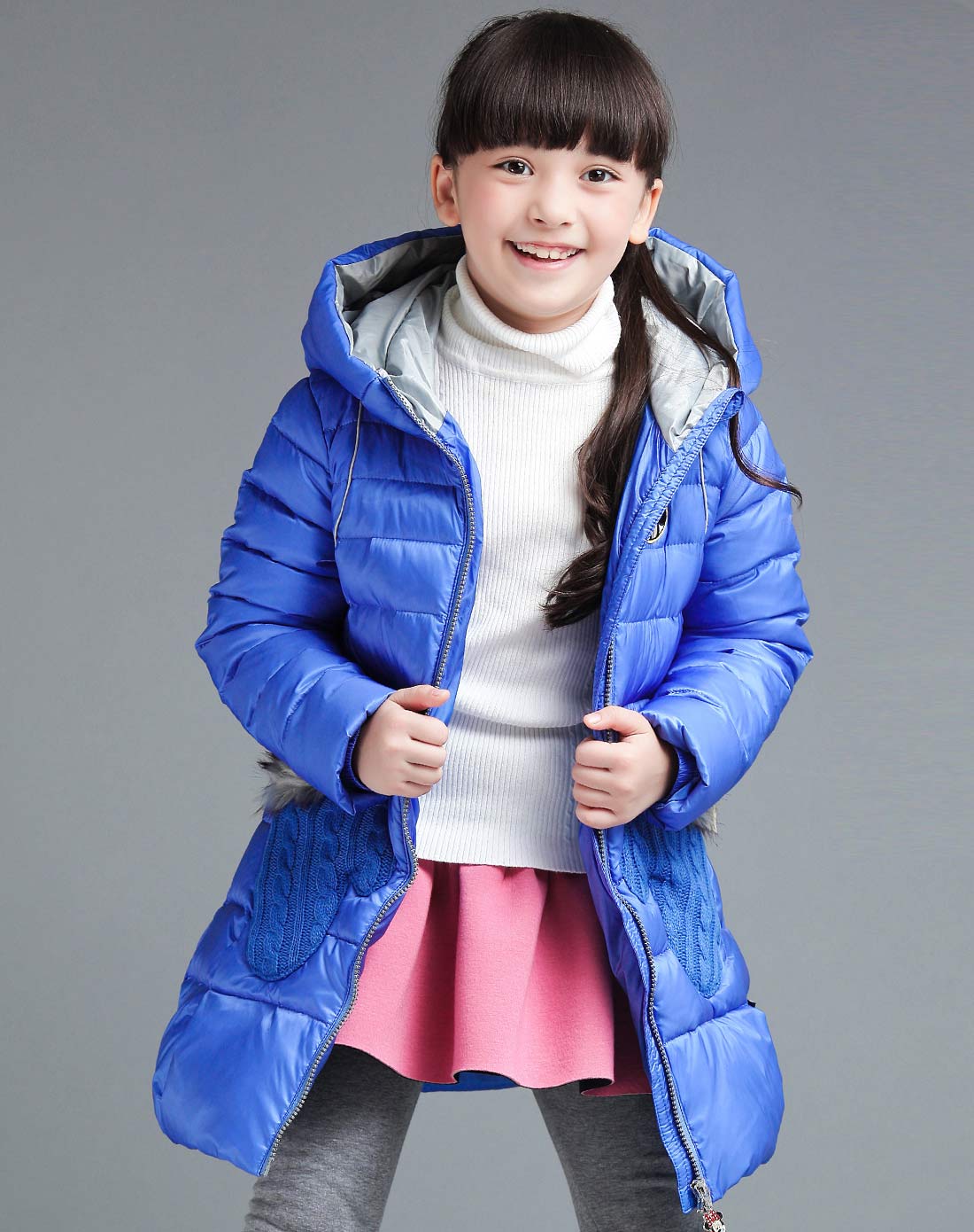 女童蓝色羽绒服