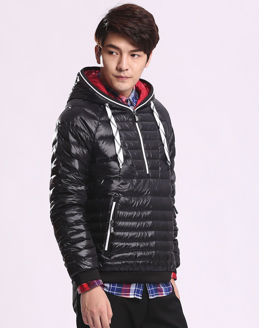 男士黑色短款时尚连帽头套式运动羽绒服