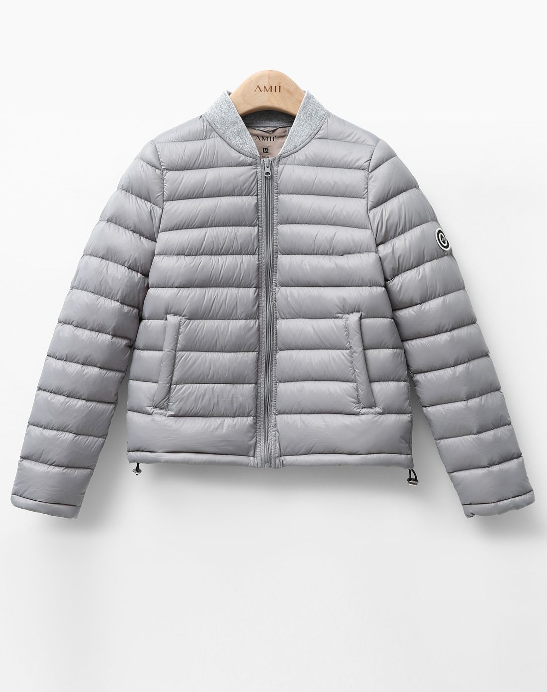 岩石灰立领绣章短款羽绒服