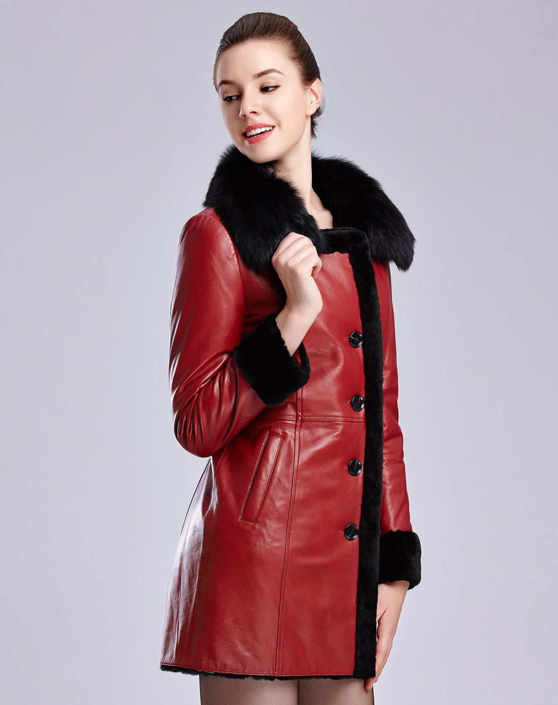 女款深红色狐狸毛领绵羊皮内胆羊毛皮衣