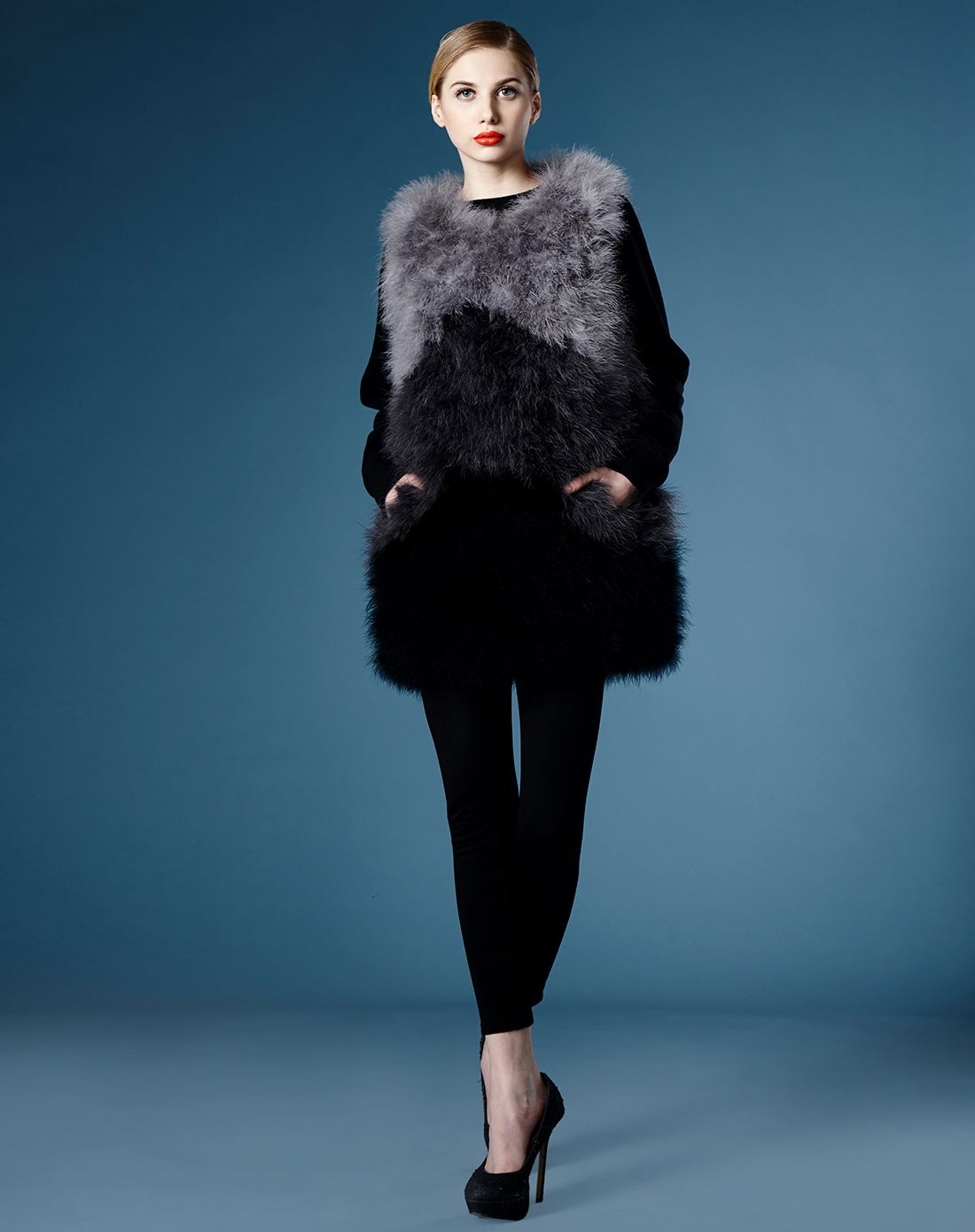 女款渐变黑灰色圆领鸵鸟毛皮草马甲