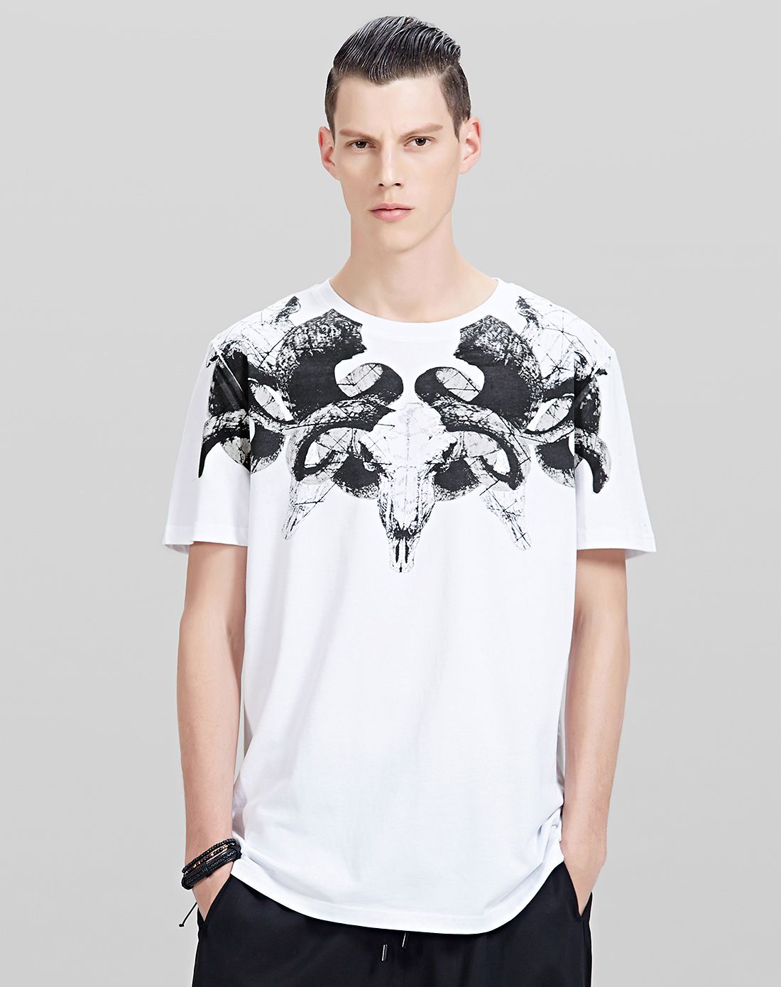 白色羊头图案t恤