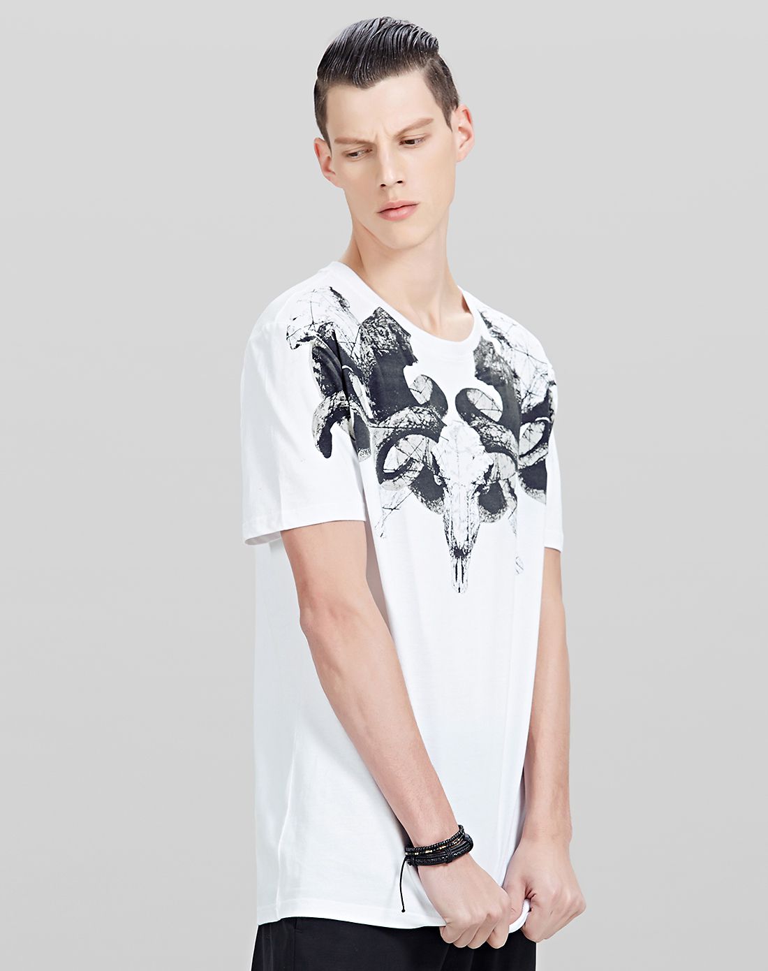 白色羊头图案t恤