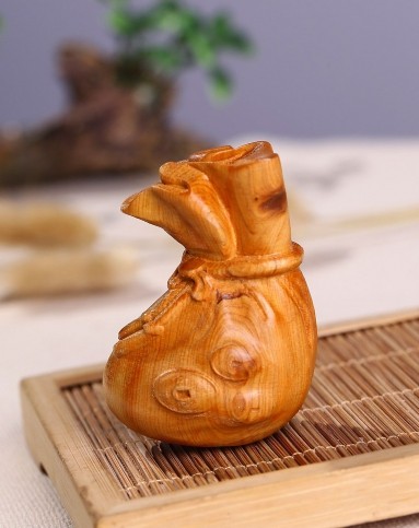 精雕崖柏手把件(钱袋)