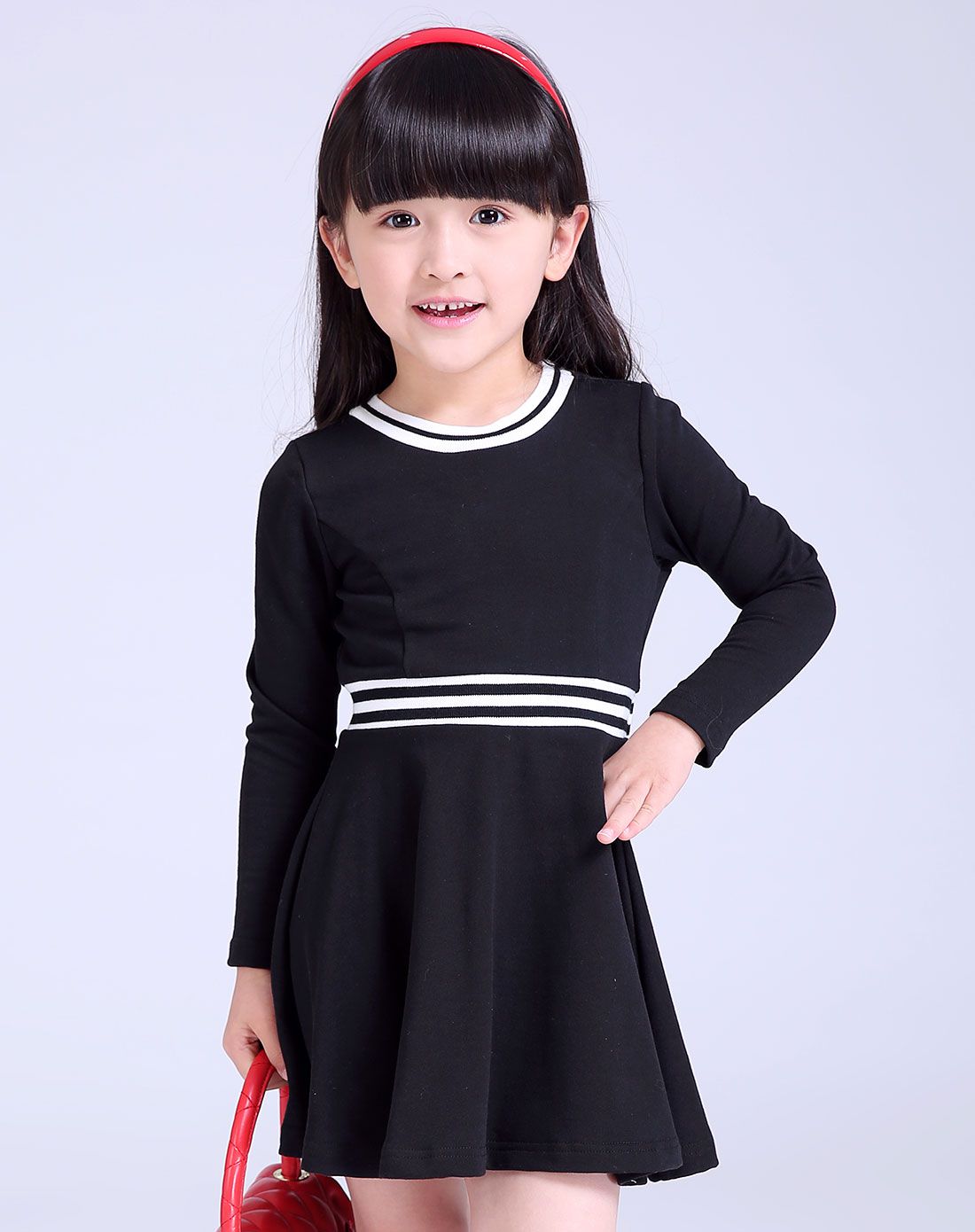 女童黑色连衣裙