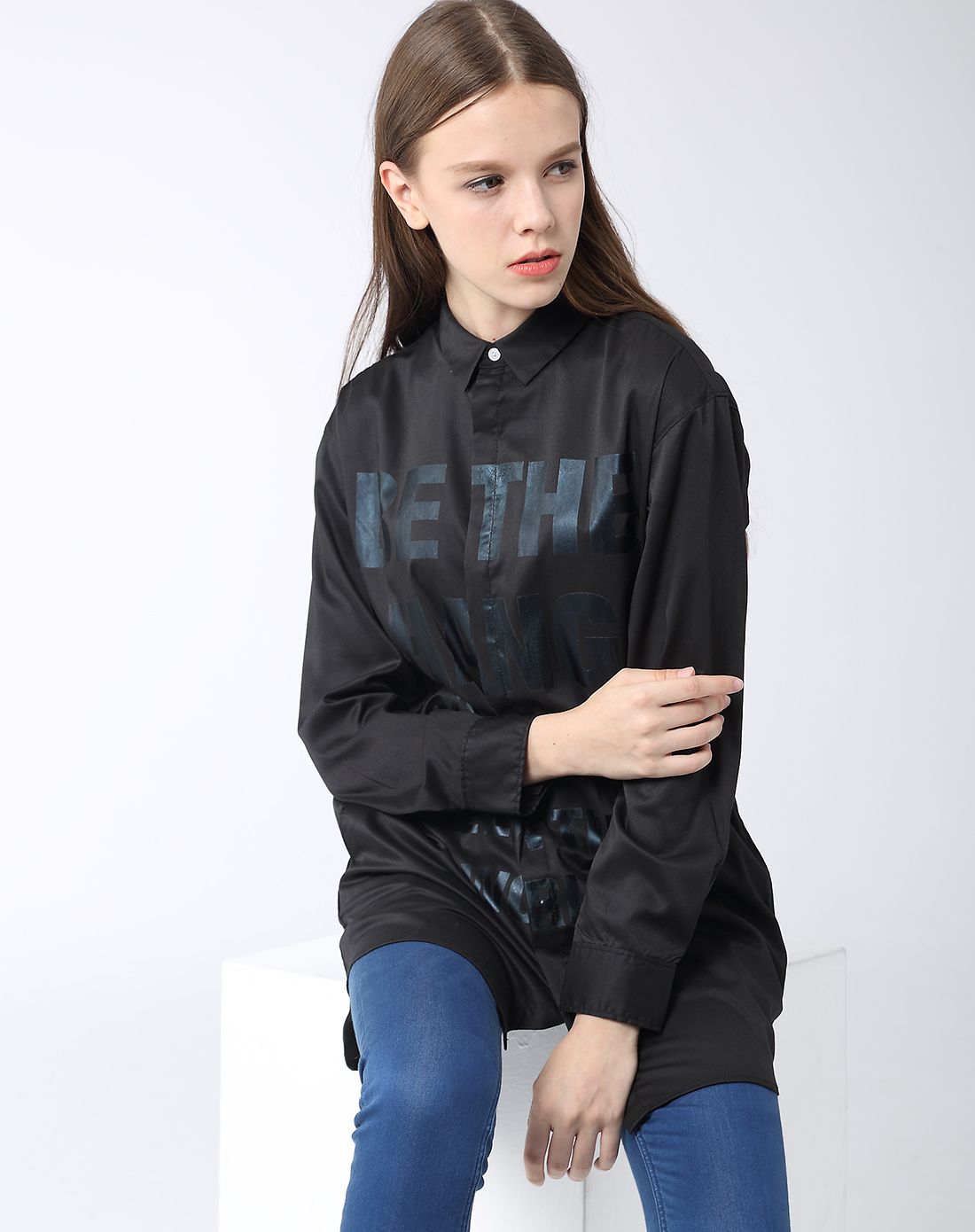 izzue女装黑色梭织休闲上衣