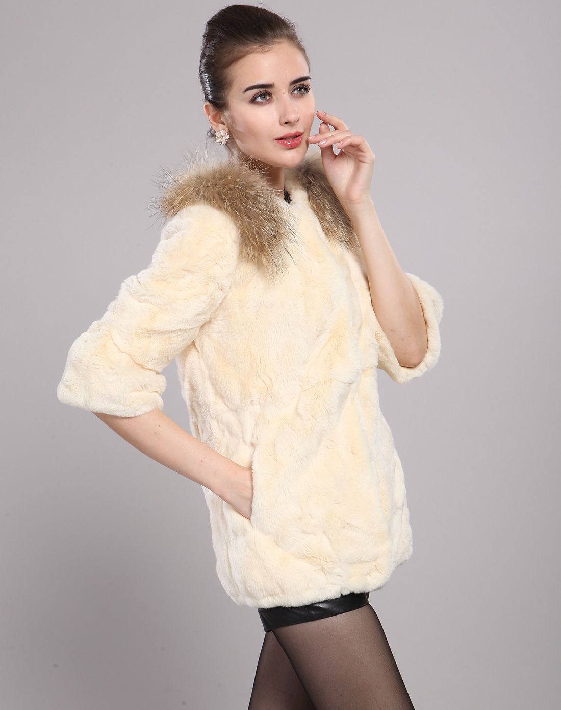 米色兔毛貉子毛领短款皮草