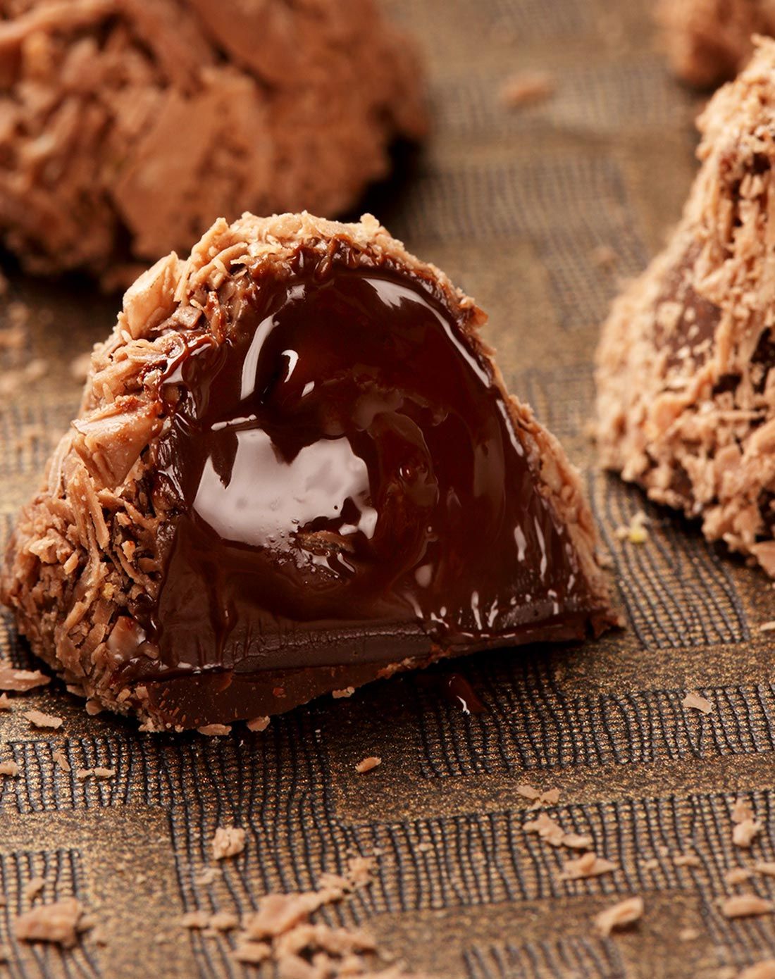 优惠特卖 经典松露形巧克力406g 臻脆松露型多口味巧克力410g