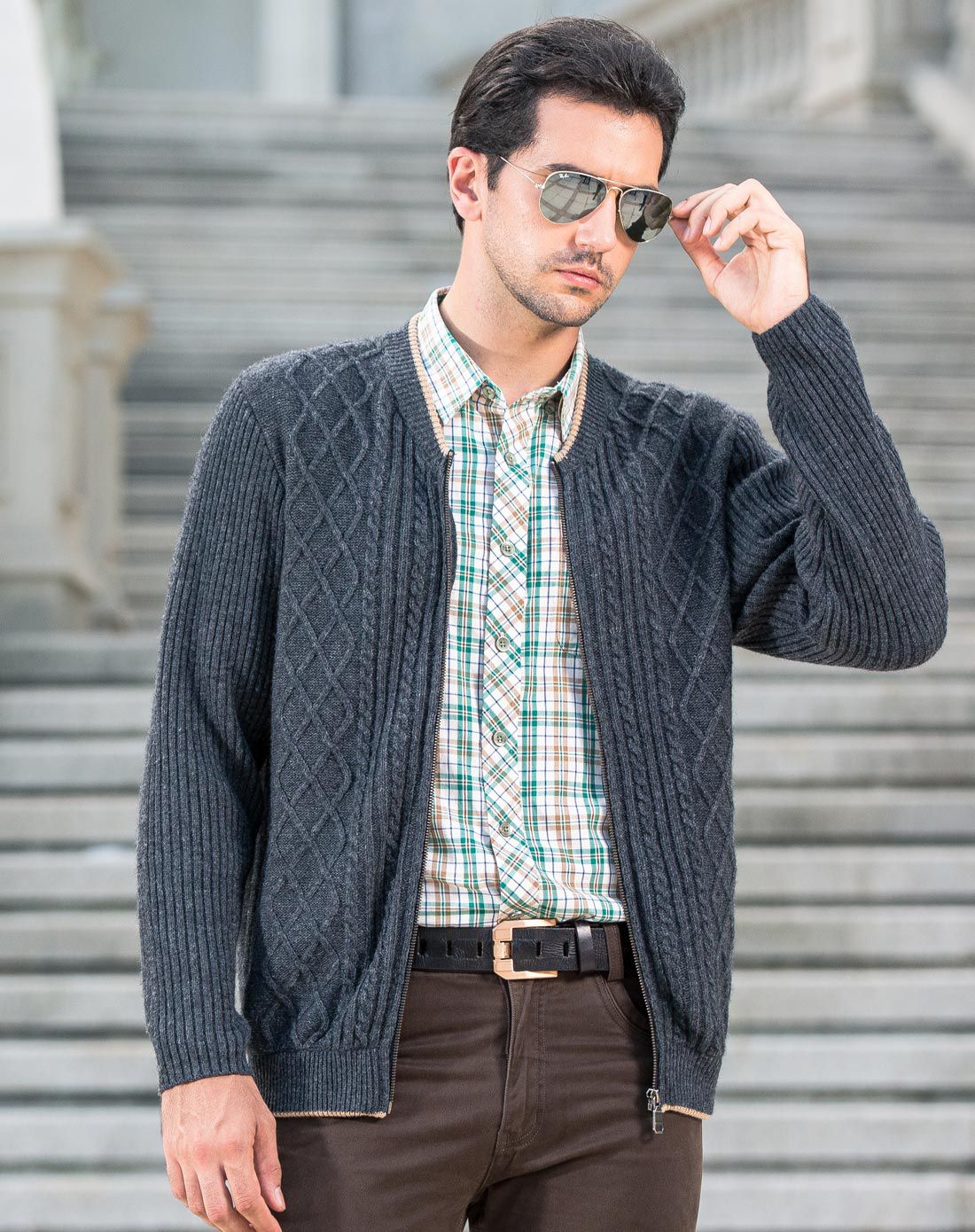 保暖舒适 男款黑色开胸纯色毛衣