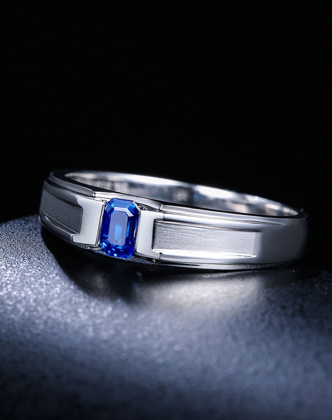 白18k金20分蓝宝石男戒