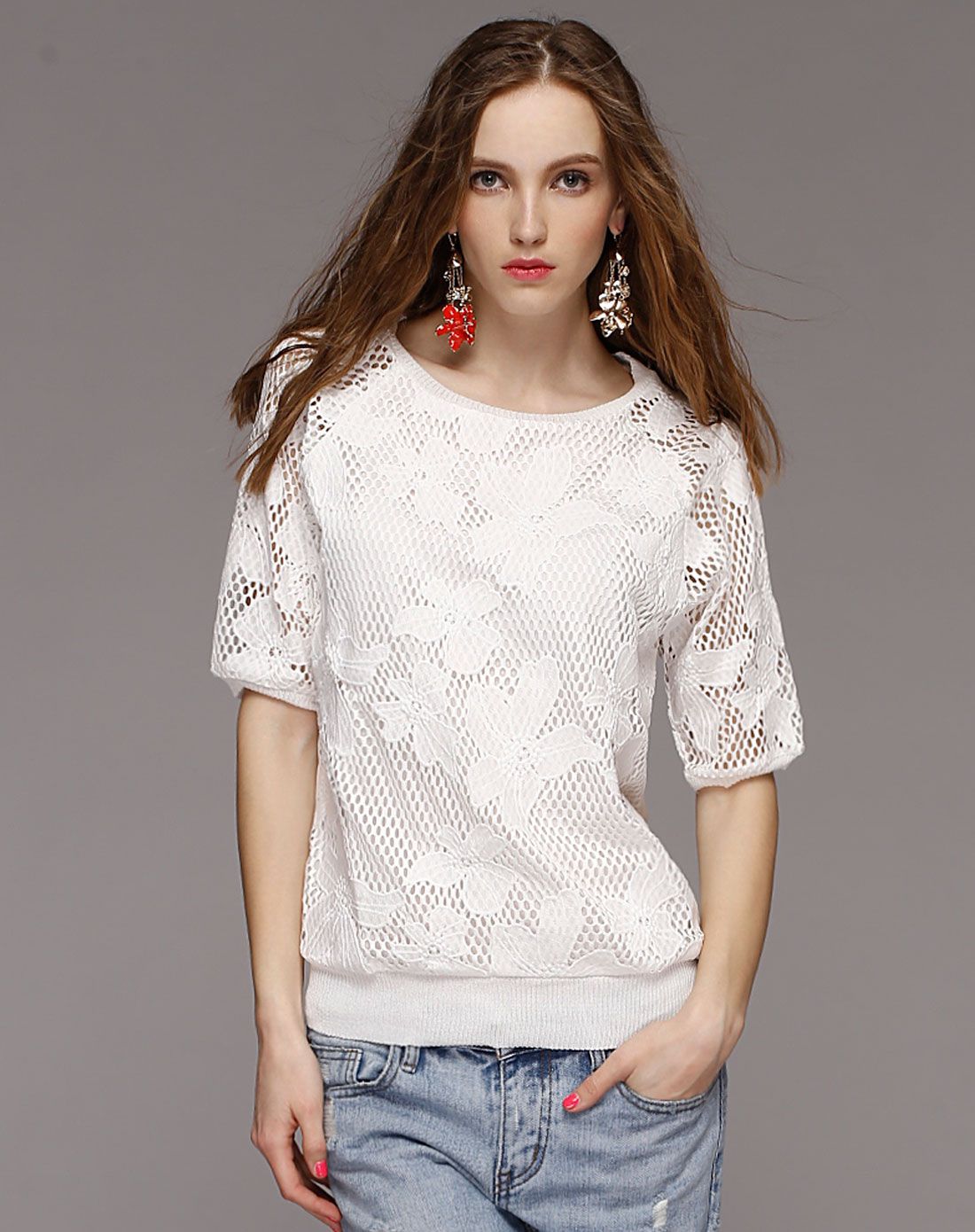 女款白色镂空圆领蕾丝衫