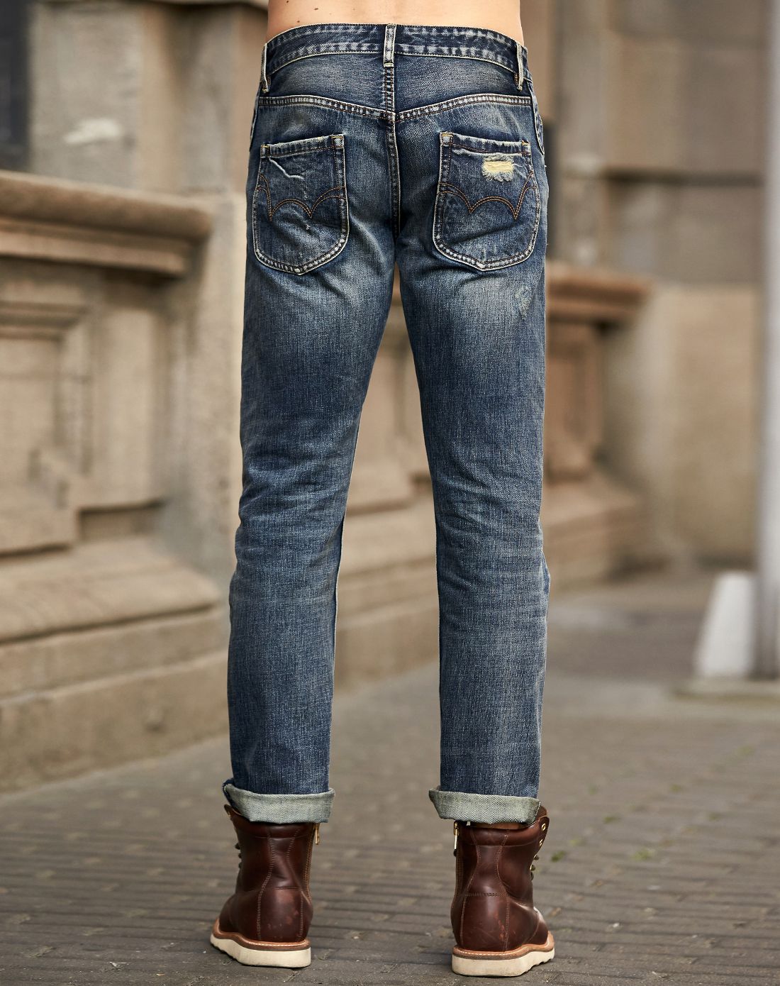 怀旧蓝破洞直筒无弹牛仔裤