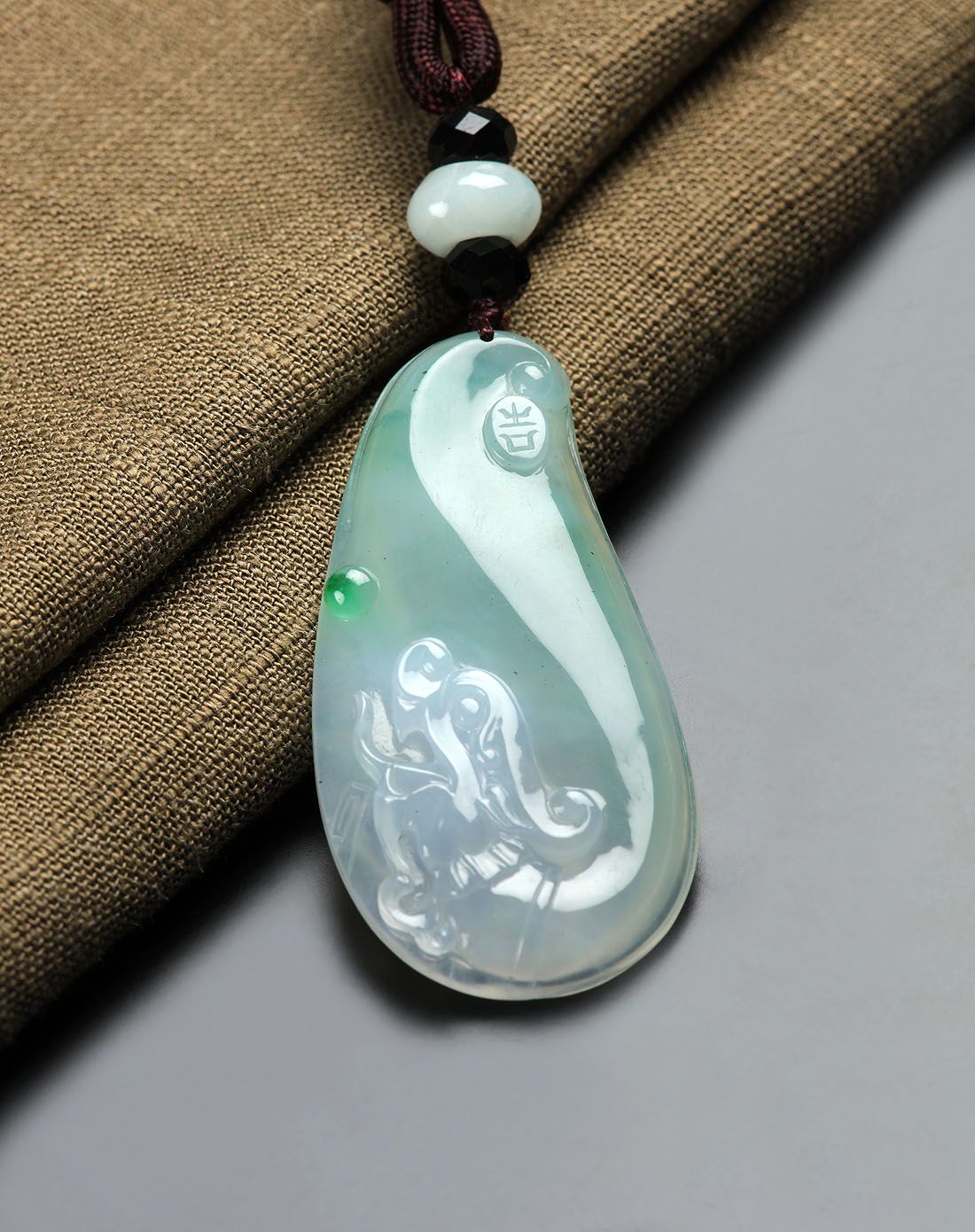 冰种质感细腻水头十足福龙天然a货翡翠吊坠