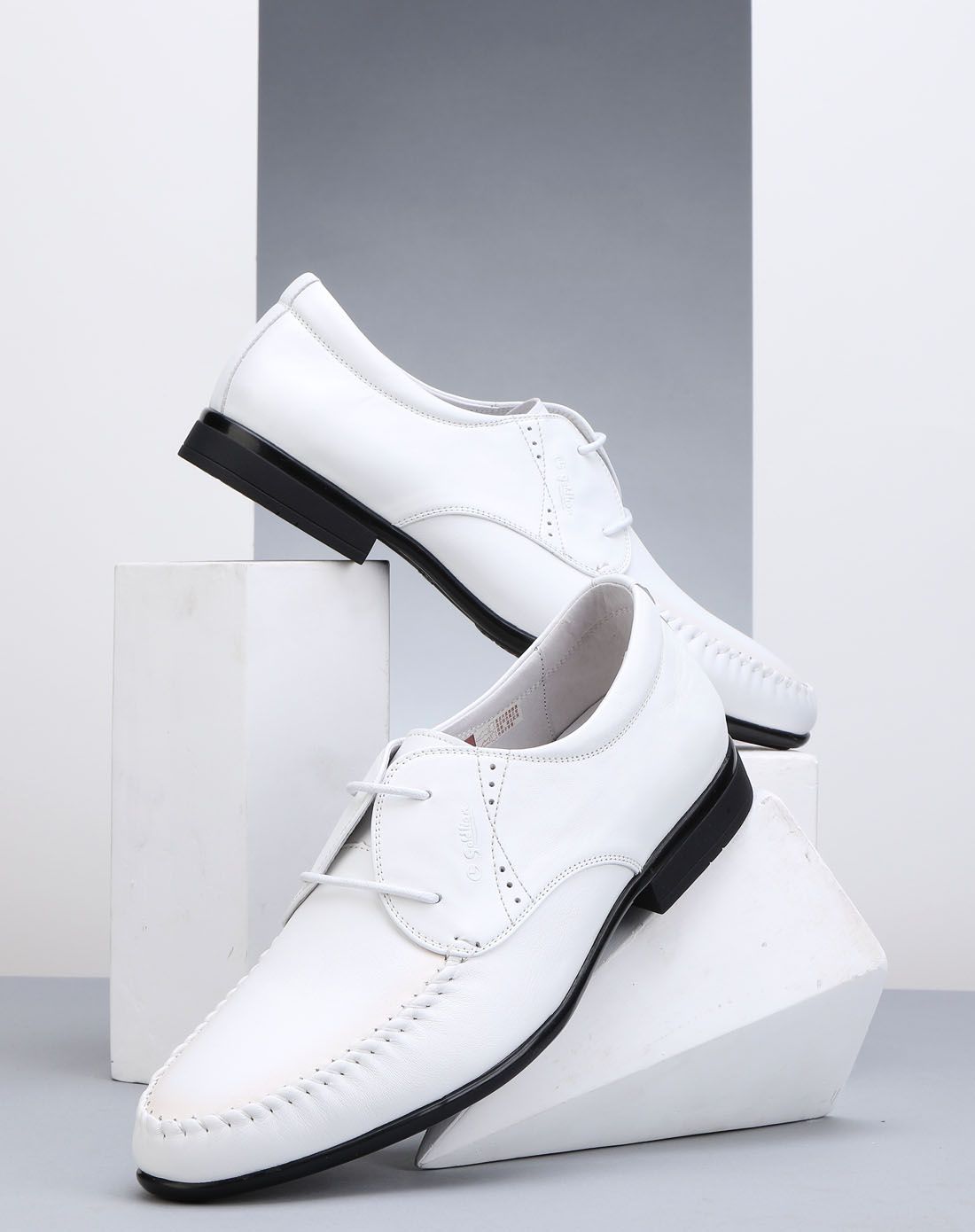白色头层牛皮革时尚潮流系带休闲皮鞋