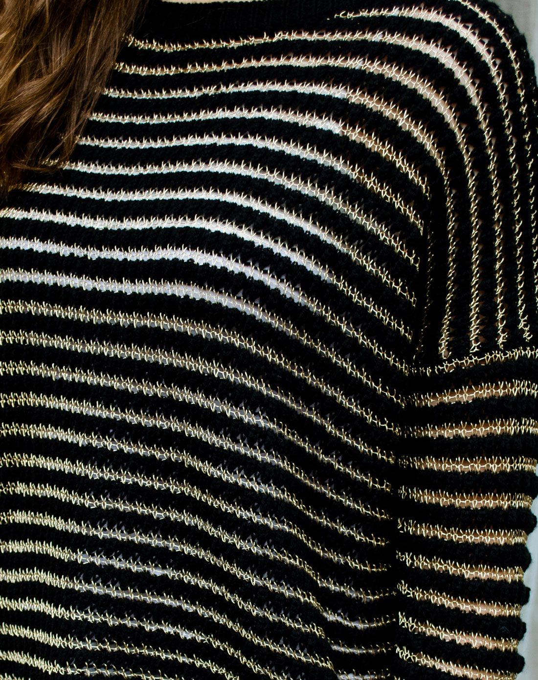 黑色金丝线圆领帅气宽松毛衣