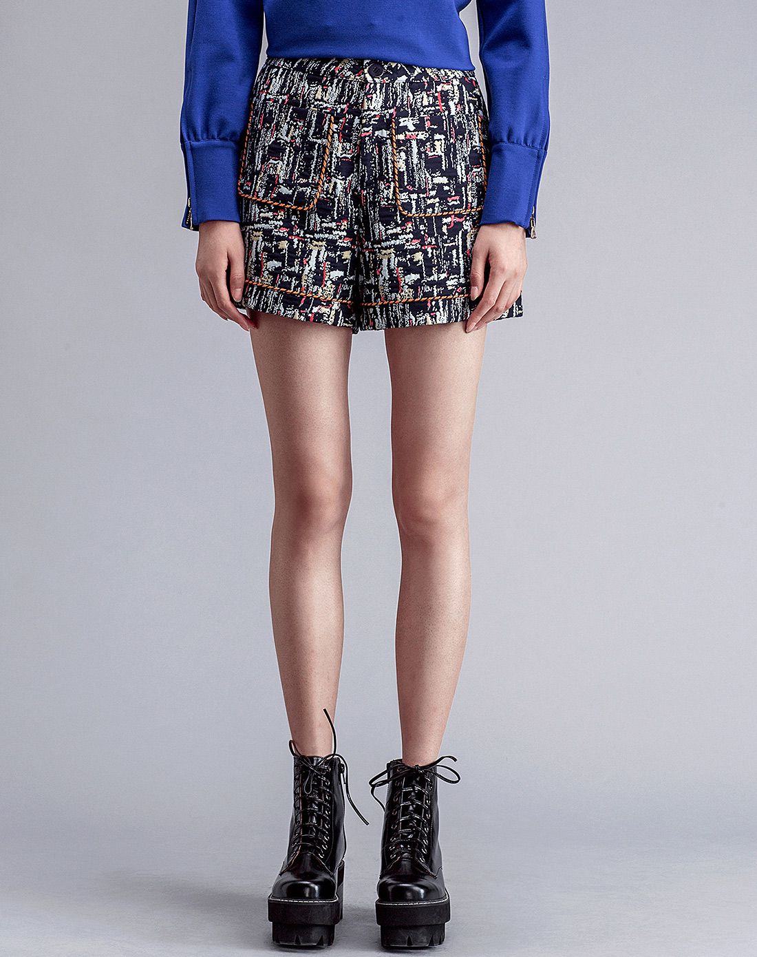 幻彩提花肌理简约休闲版型中高腰女短裤