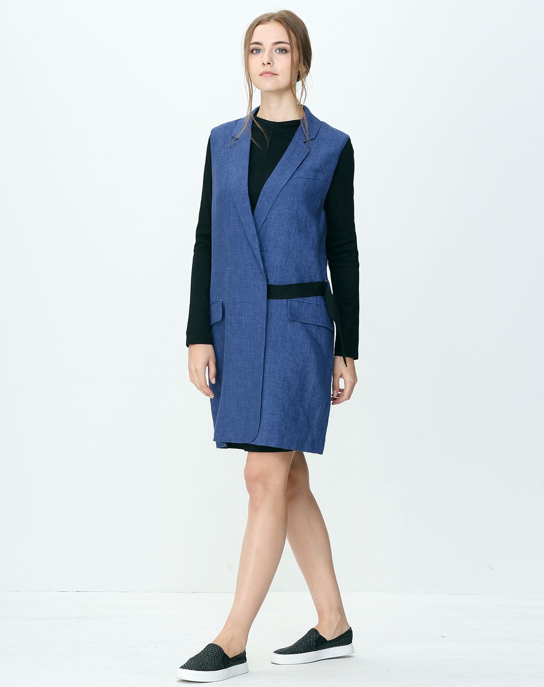 女款深蓝色都市时尚翻领中长款马甲