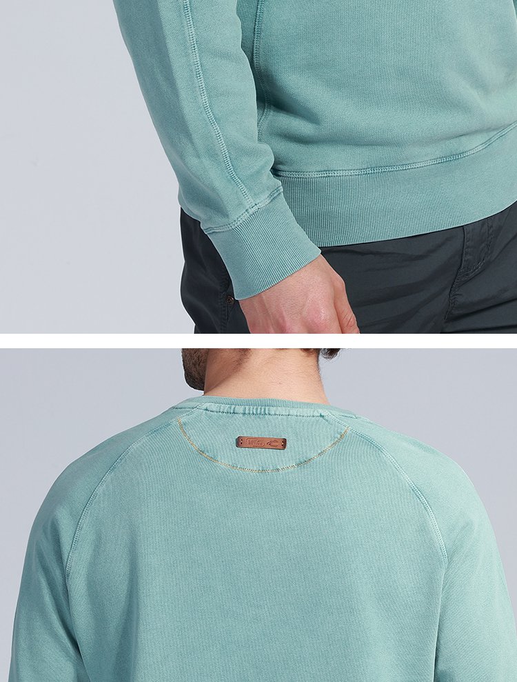 靛青色长袖卫衣