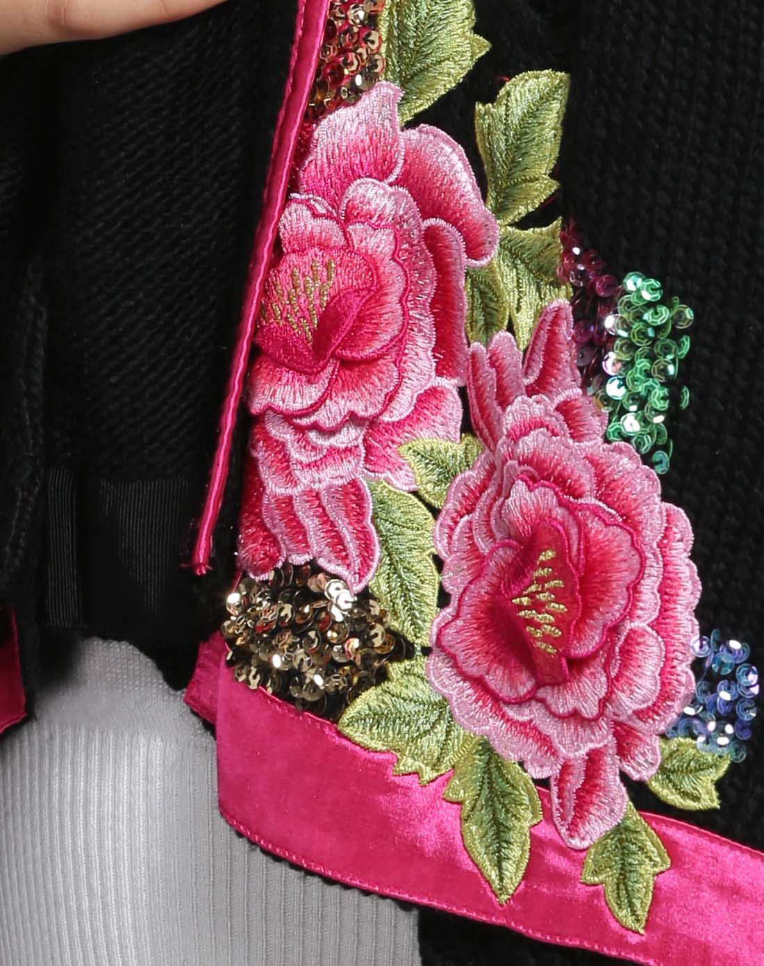 手工立体刺绣包边不规则披肩式开衫