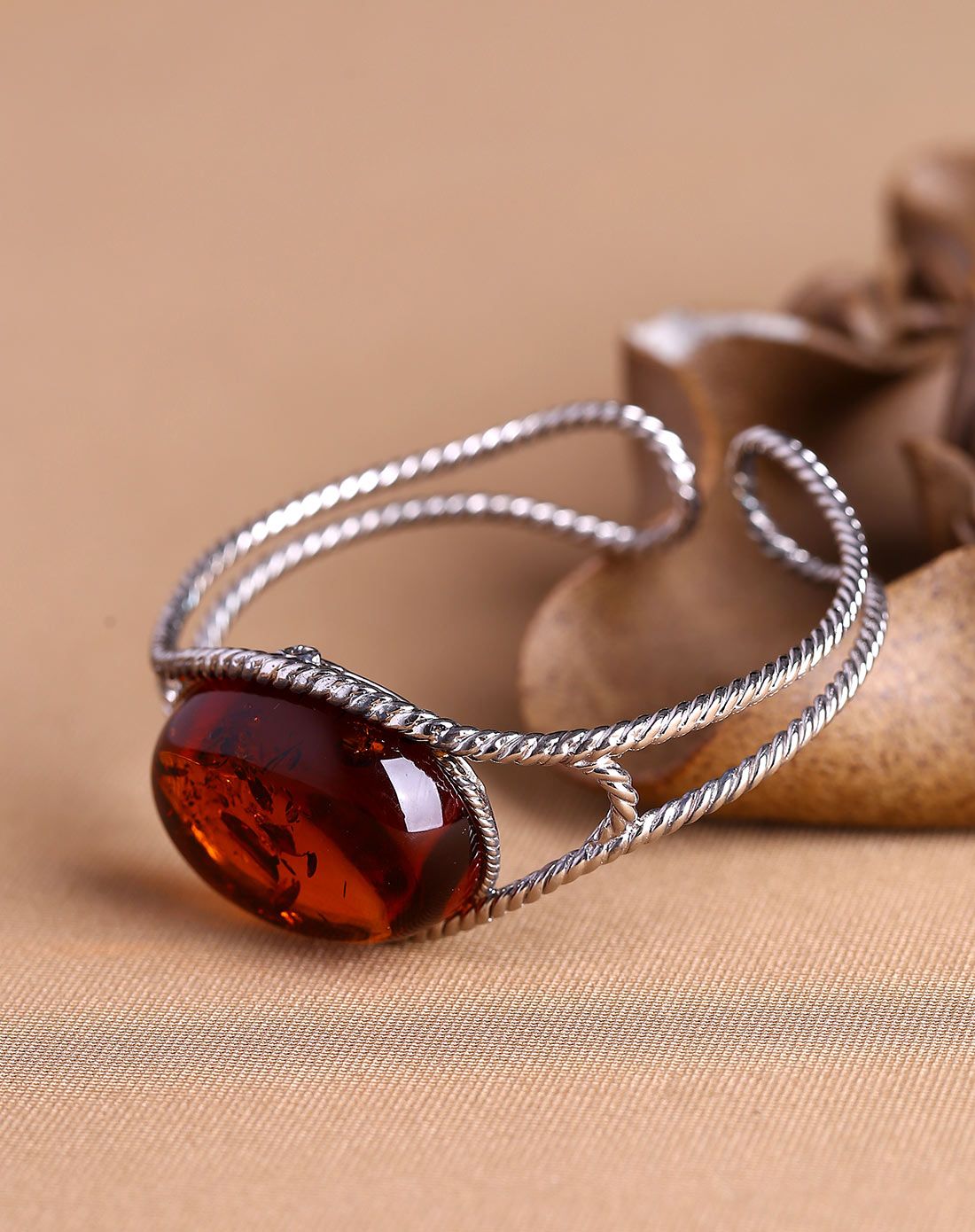 宫廷风高贵血珀手镯附证书