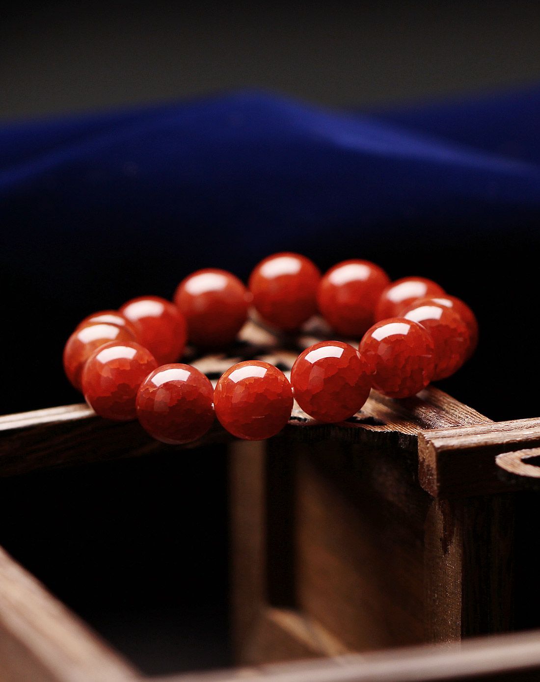 极品红龙纹玛瑙14mm手串(附证书)