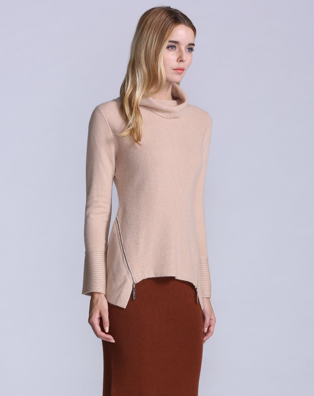 摩登文雅异型下摆盆领女套衫