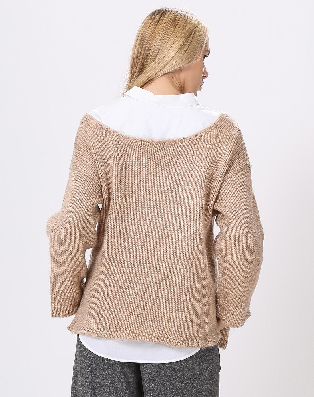 女款深米色宽松时尚长袖针织衫