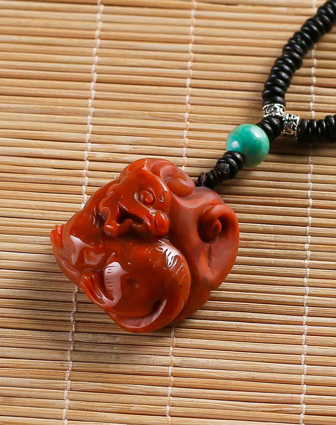 辟邪睚眦-火焰红-天然南红挂件(附证书)