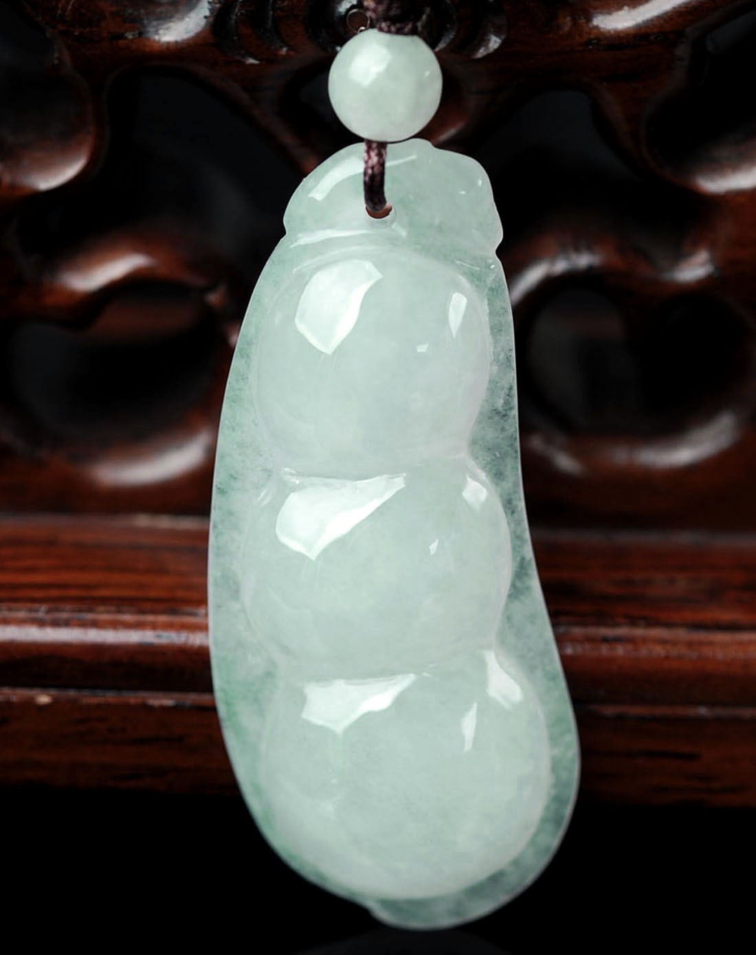 天然a货翡翠冰豆种硕果累累吊坠(附证书)