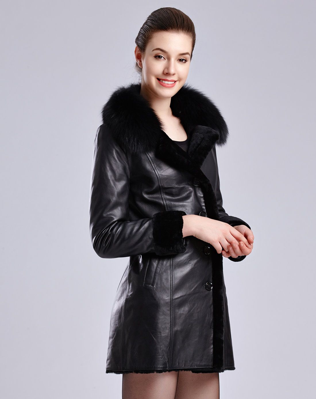女款黑色狐狸毛领绵羊皮内胆羊毛皮衣